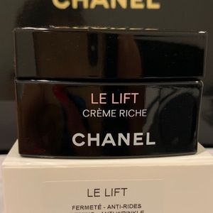 1 Chanel jar le lift